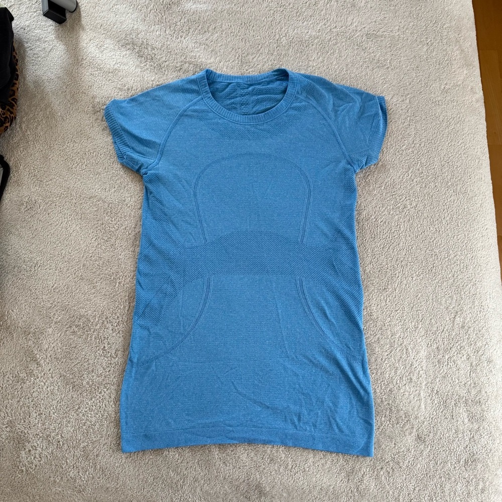Cornflower blue Women’s Swiftly top Lululemon